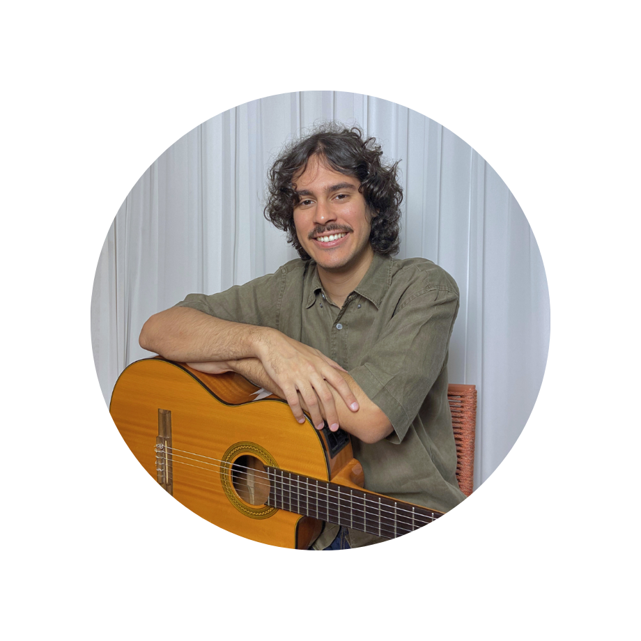 Prof. Artur Guerra com violão